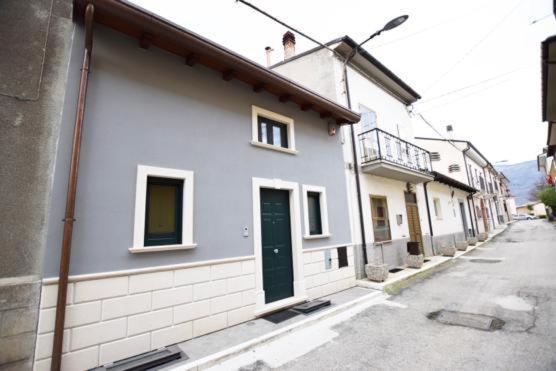Bed and Breakfast ...Ecche Se Dorme Castelvecchio Subequo Экстерьер фото